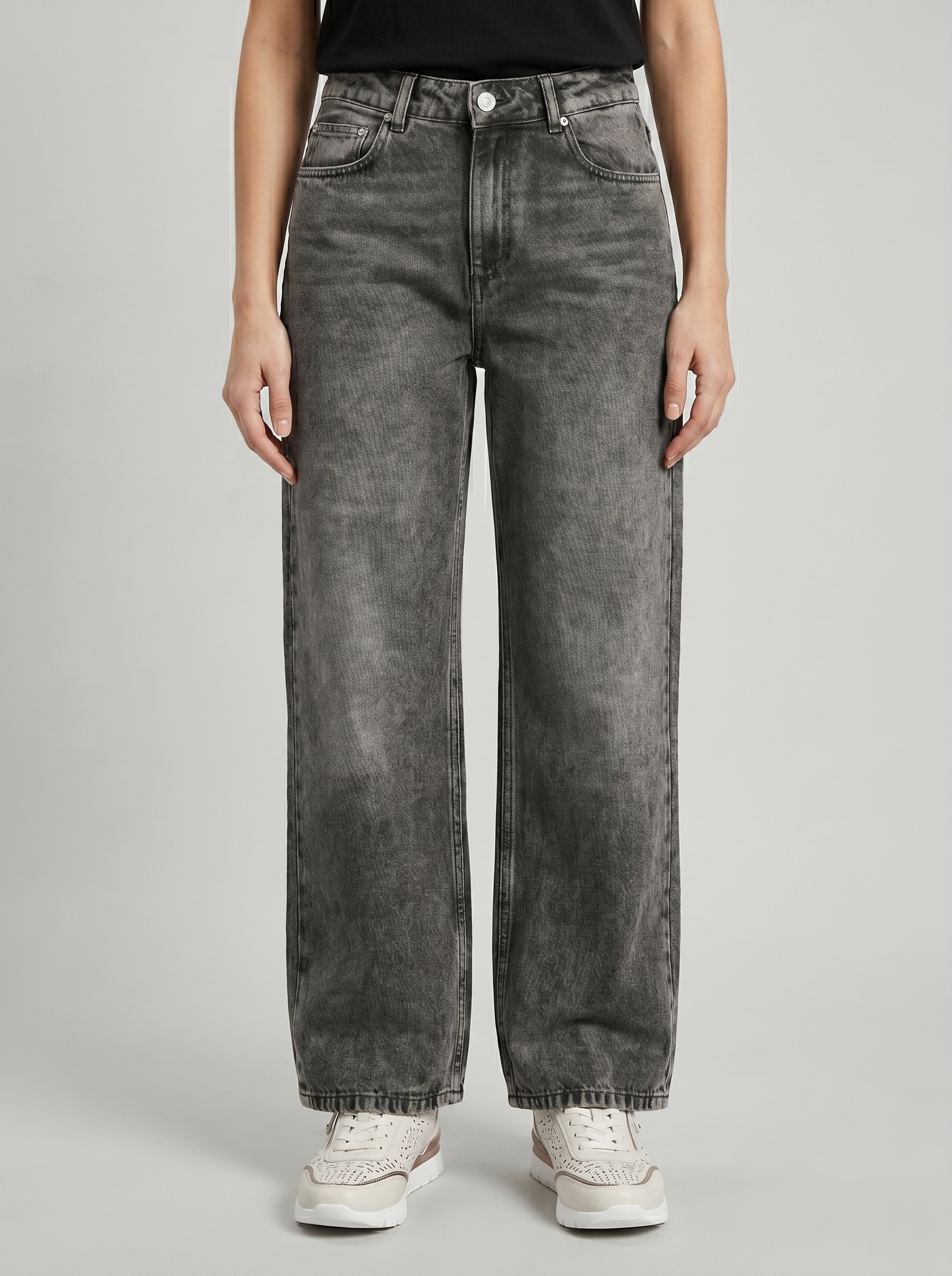 give_her_a_shirt_under_202605081242 Pantalon femme Straight Large Fit – Image 1