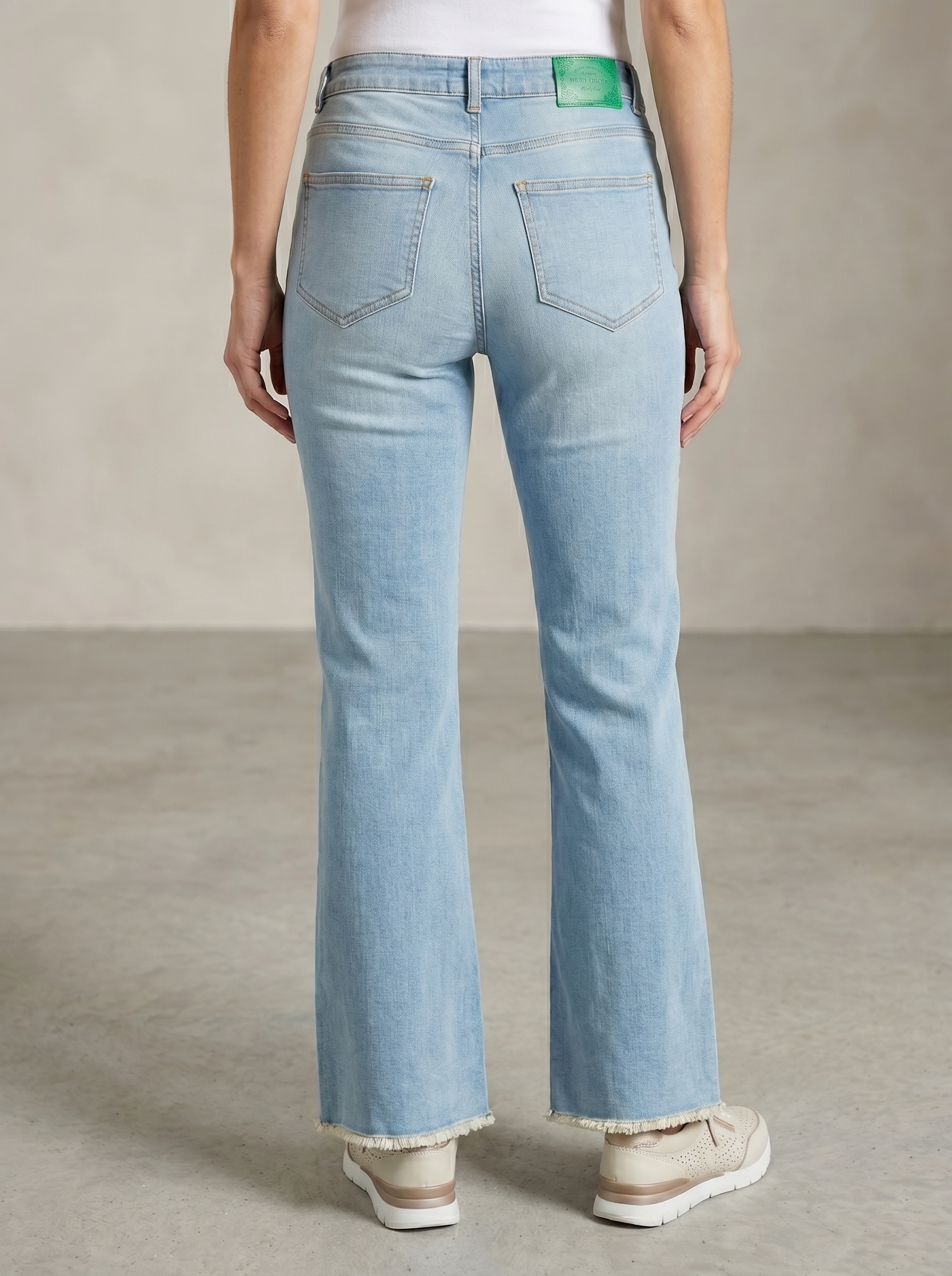 great!_now_the_same_model_202605081147 PANTALON JEANS FLARE FIT – Image 3