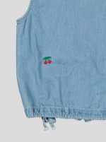 Chemise sans manches en jean brodée cerises – Image 6