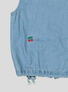 Chemise sans manches en jean brodée cerises