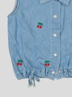 Chemise sans manches en jean brodée cerises – Image 4