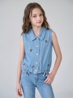 Chemise sans manches en jean brodée cerises