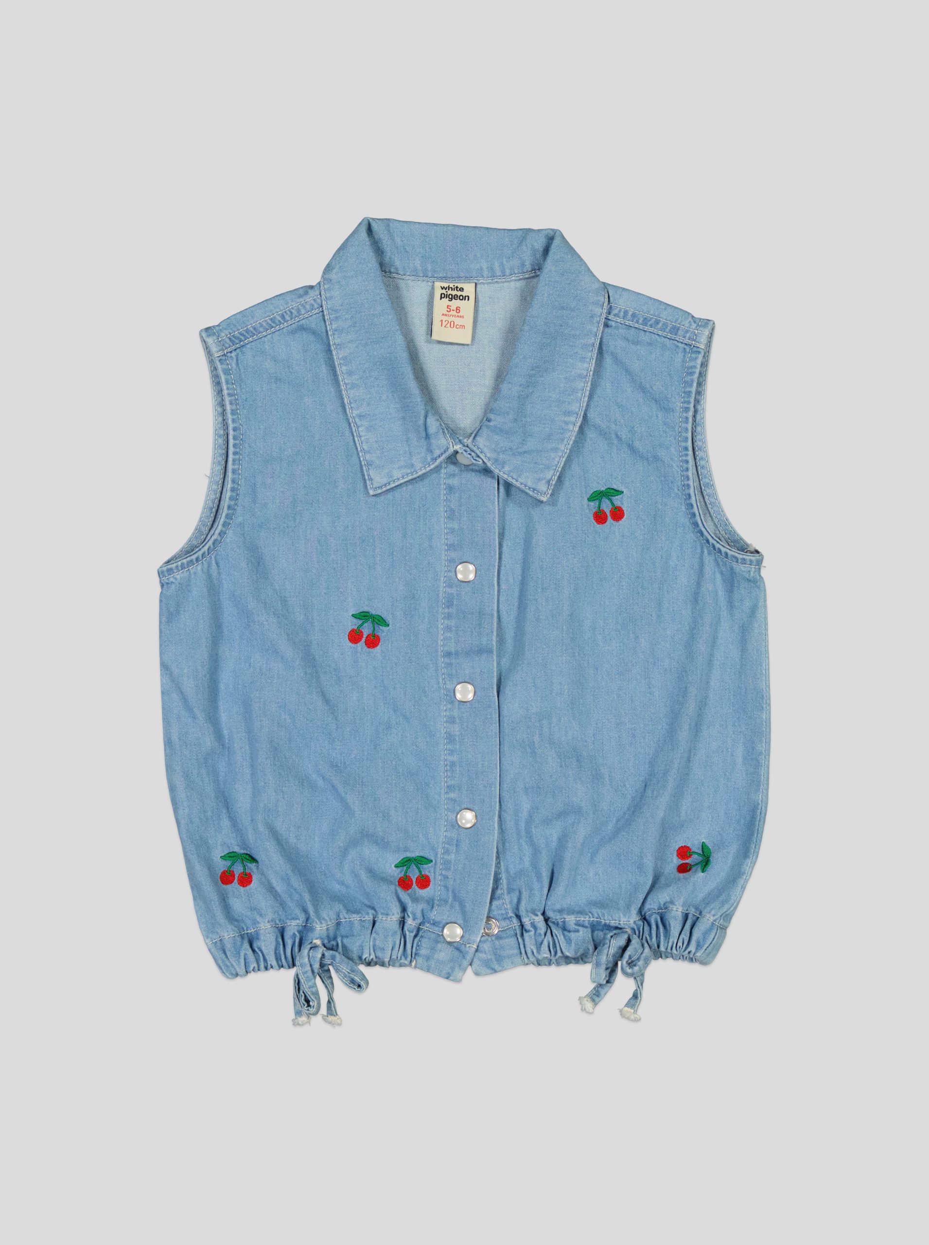 CHFI004_WP+2_WP Chemise sans manches en jean brodée cerises – Image 2