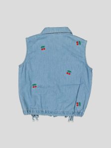 Chemise sans manches en jean brodée cerises