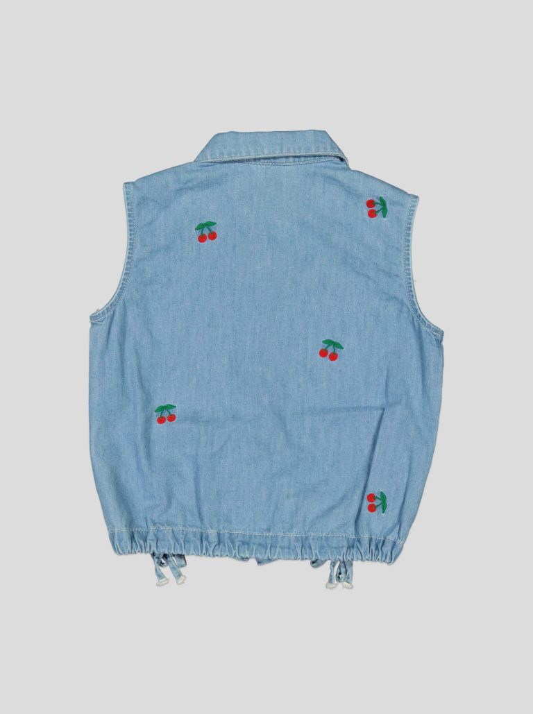 Chemise sans manches en jean brodée cerises