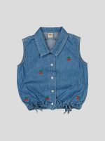 Chemise sans manches en jean brodée cerises – Image 8