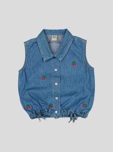 Chemise sans manches en jean brodée cerises