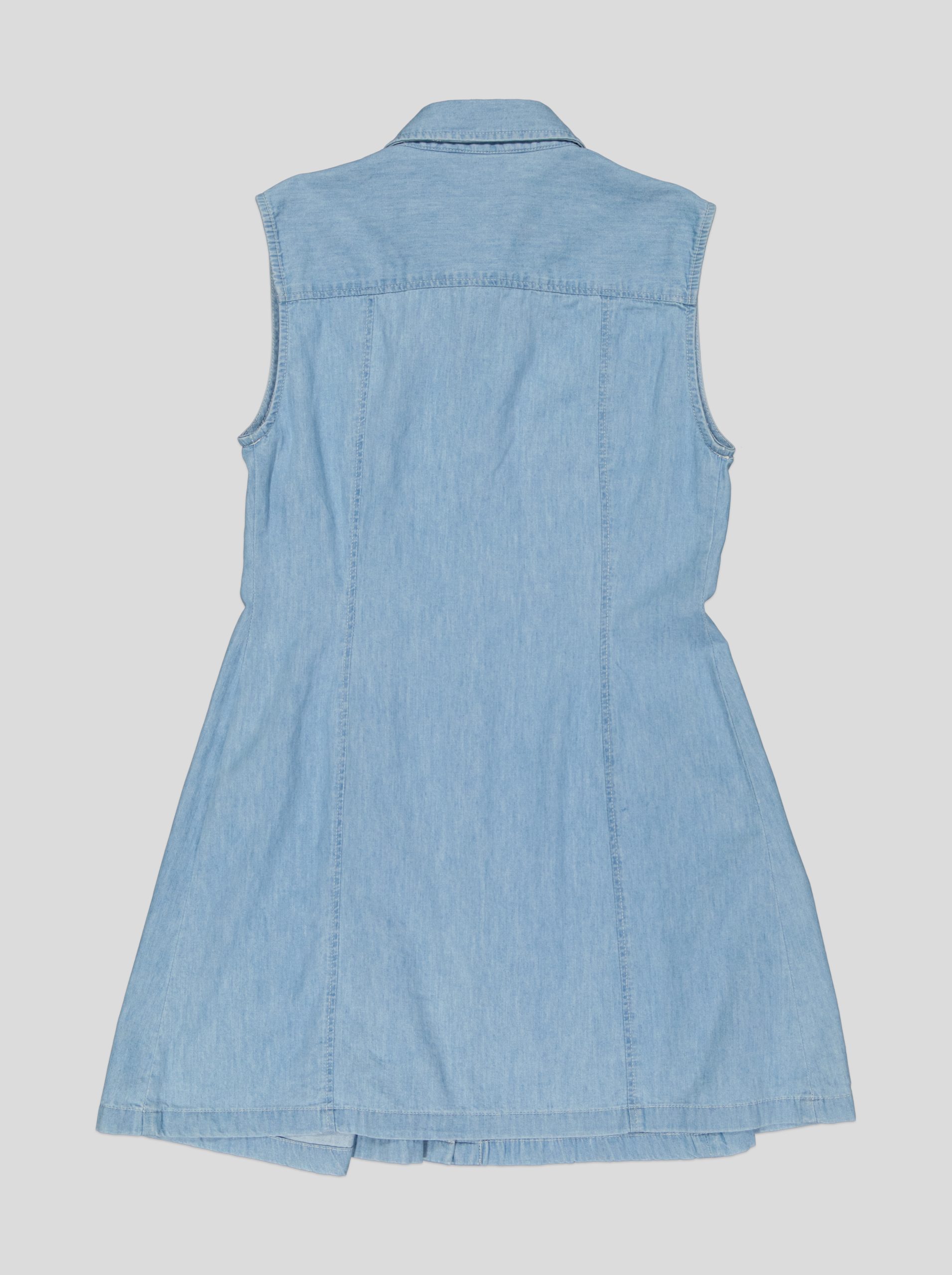 ROBFE001_WP+1_WP Robe Chemise Femme en Denim Léger – Sans Manches, Jupe à Plis – Image 4
